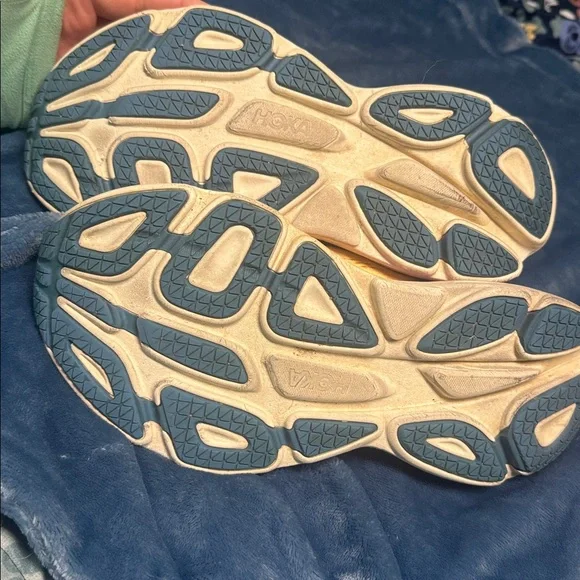 Hoka Bondi 8 - women’s 9.5B - Picture 3 of 6